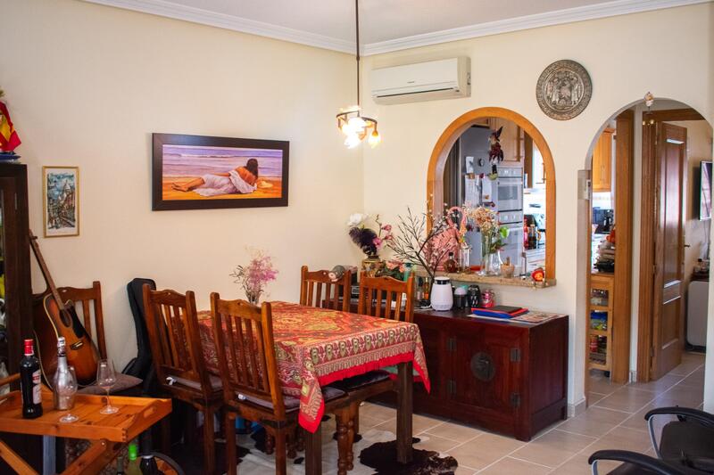 2 slaapkamer Gezinswoning Te koop