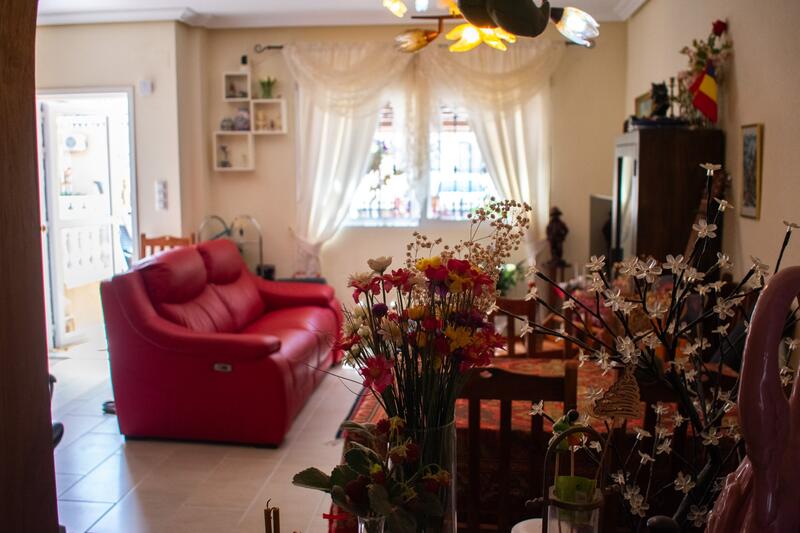 2 slaapkamer Gezinswoning Te koop