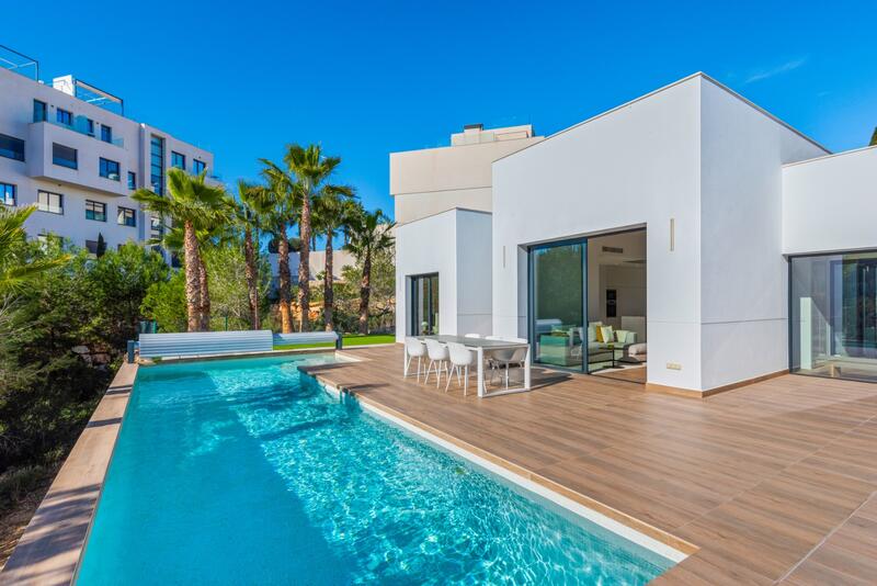 Villa for sale in Villamartin, Alicante