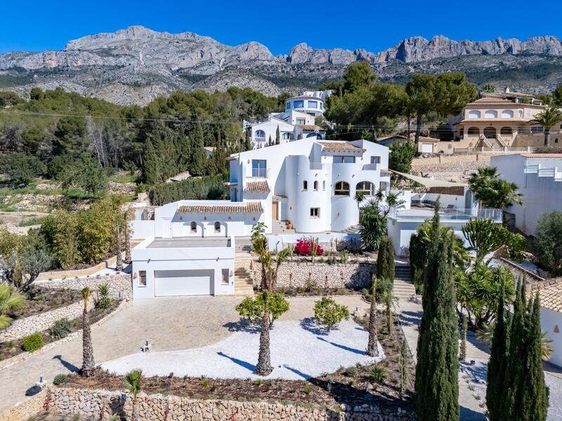 5 bedroom Country House for sale