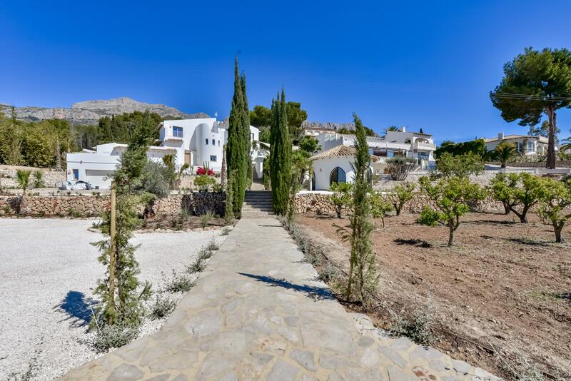 5 bedroom Country House for sale