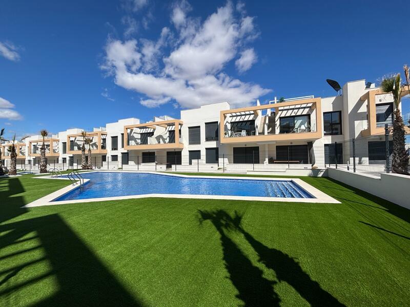 Rekkehus til salgs i Orihuela Costa, Alicante