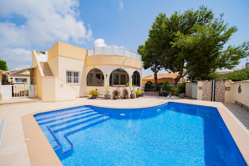 Villa til salgs i Orihuela Costa, Alicante