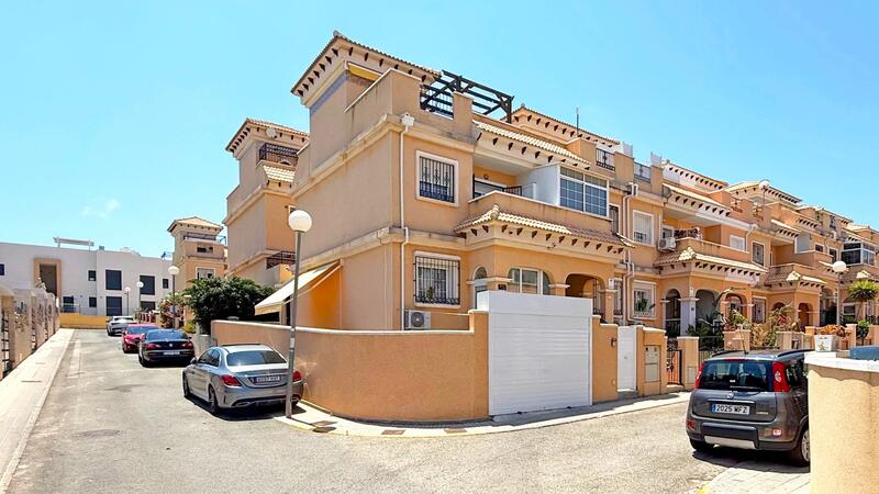 Stadthaus zu verkaufen in Orihuela Costa, Alicante