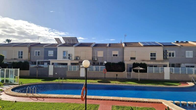 Stadthaus zu verkaufen in Torrevieja, Alicante