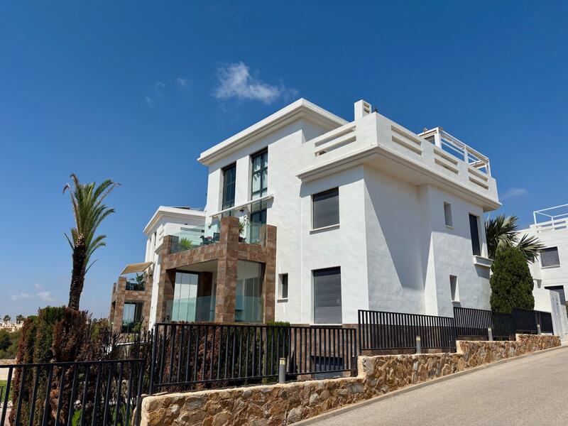Adosado en venta en Dehesa de Campoamor, Alicante