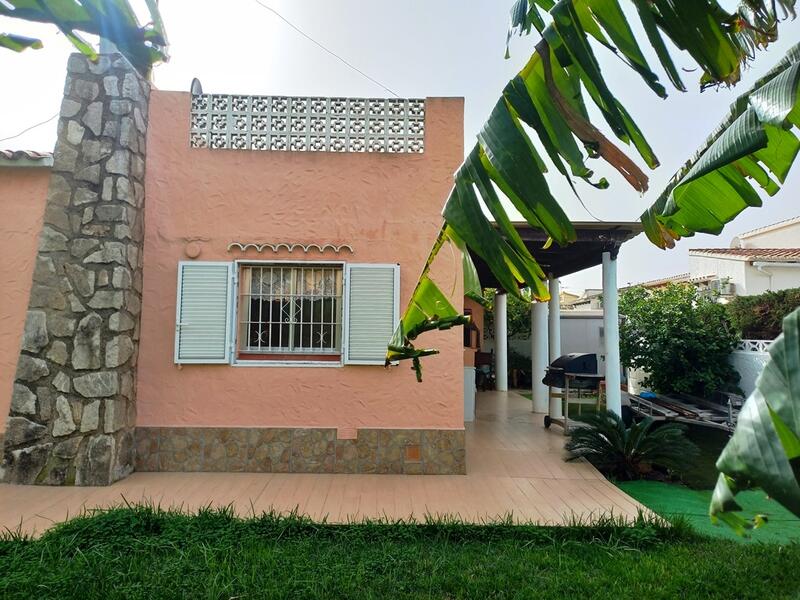 3 спальная комната вилла продается