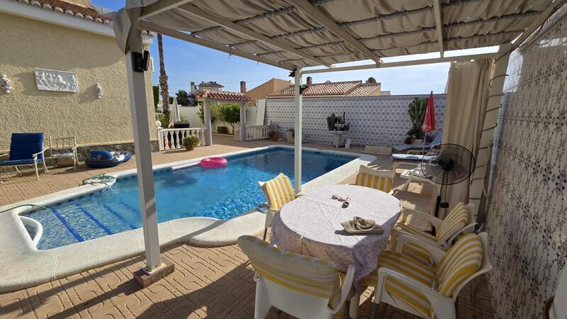 Grottehus til salg i Torrevieja, Alicante