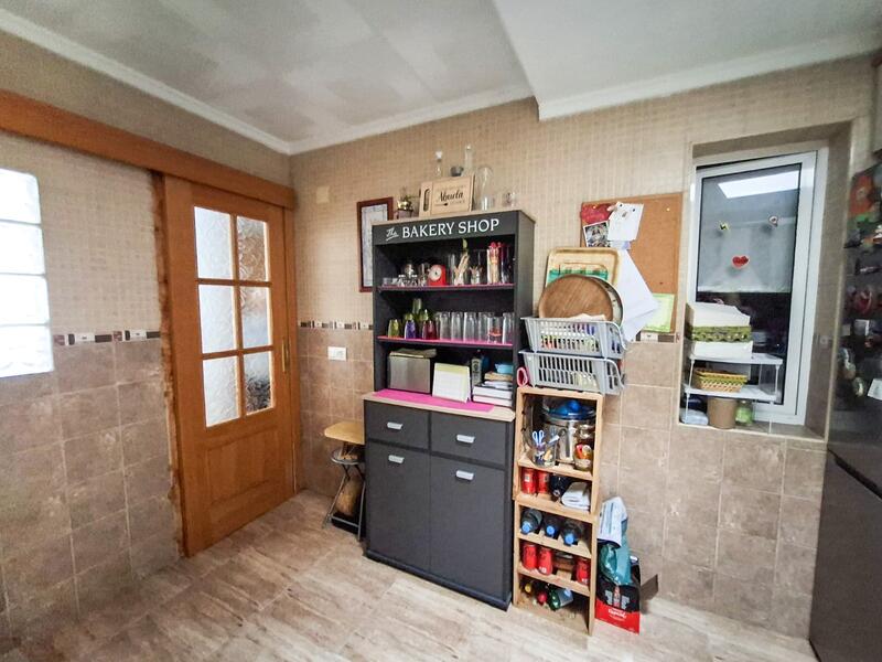 2 спальная комната городская тюрьма продается