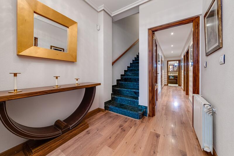6 Cuarto Villa en venta