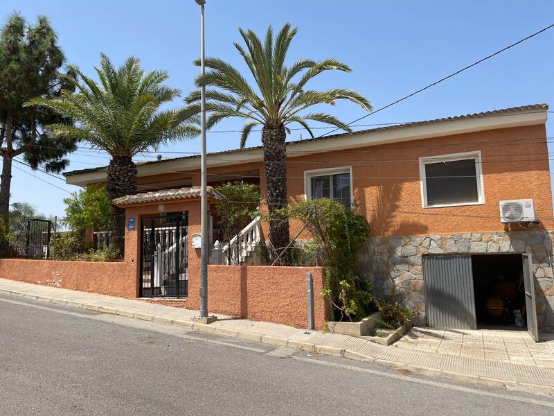 Villa Te koop in Benijófar, Alicante