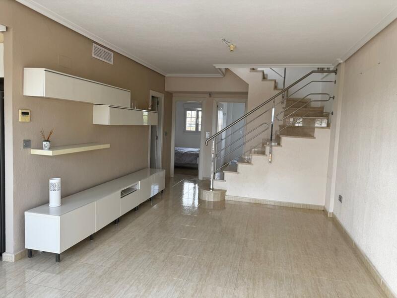3 slaapkamer Gezinswoning Te koop