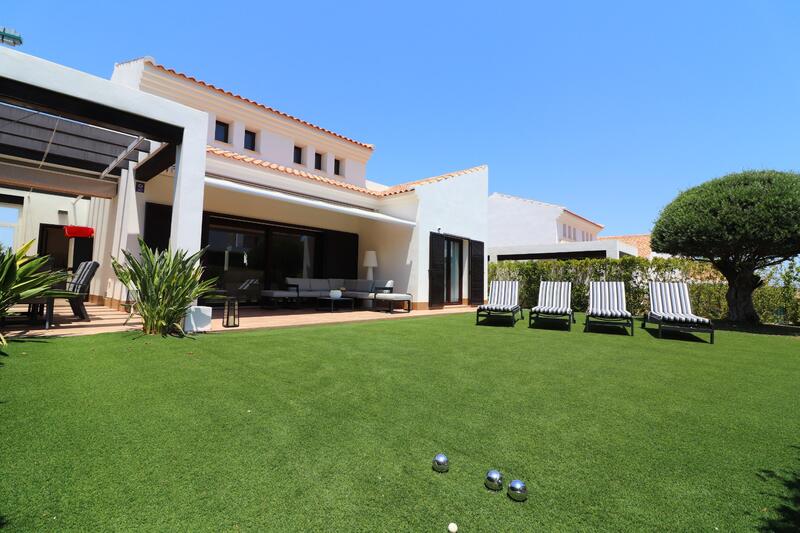 Villa en venta en Algorfa, Alicante