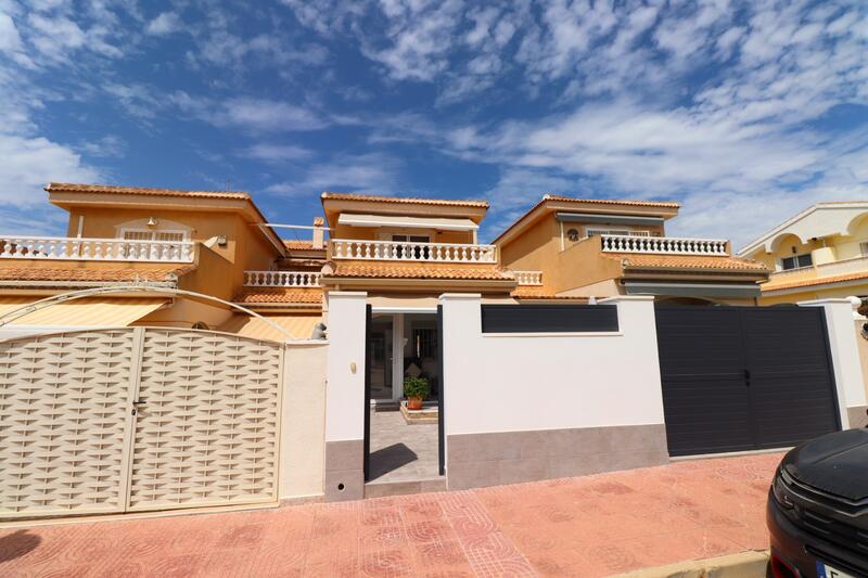 Adosado en venta en Benijófar, Alicante