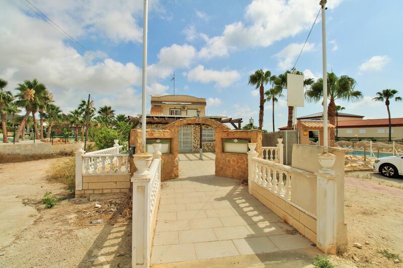 3 bedroom Commercial Property for sale