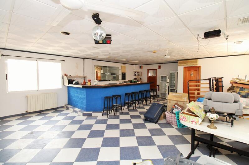 3 bedroom Commercial Property for sale