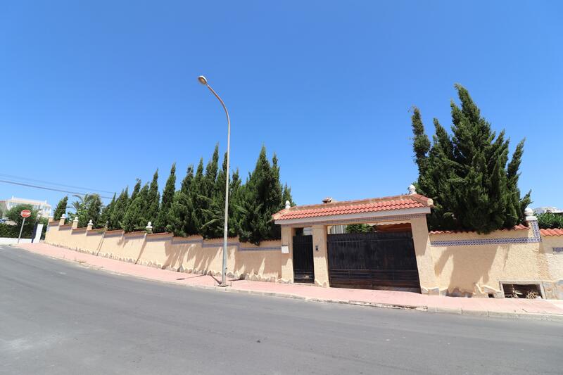 4 bedroom Villa for sale