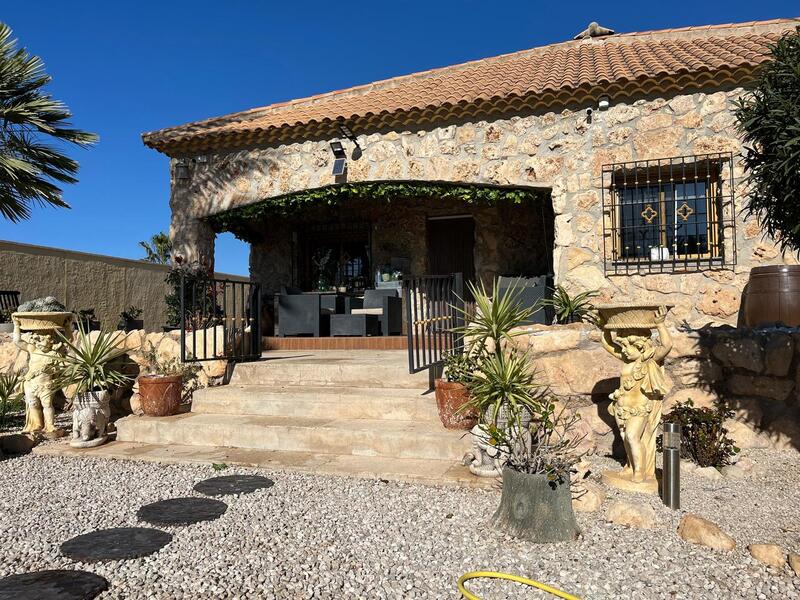 3 bedroom Commercial Property for sale