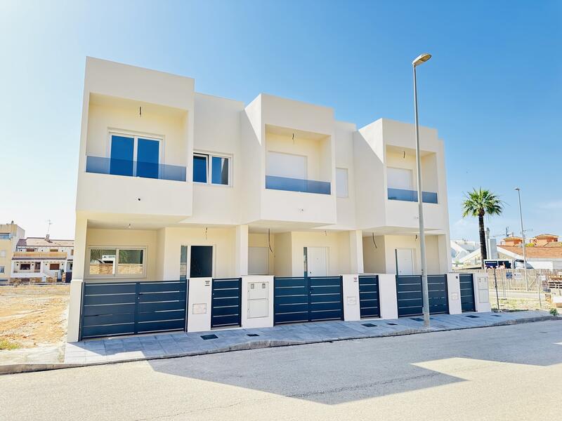 Cave House for sale in Pilar de la Horadada, Alicante