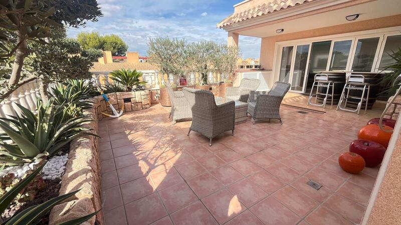 3 bedroom Commercial Property for sale