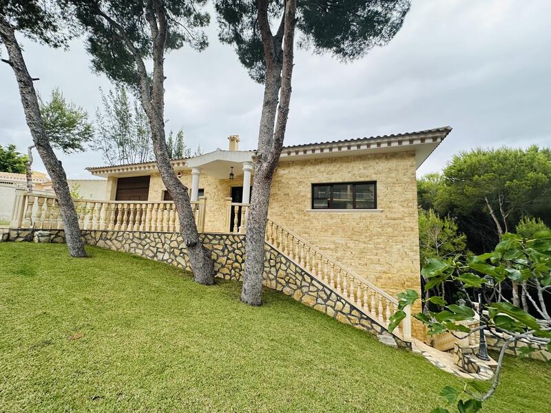 4 bedroom Cave House for sale