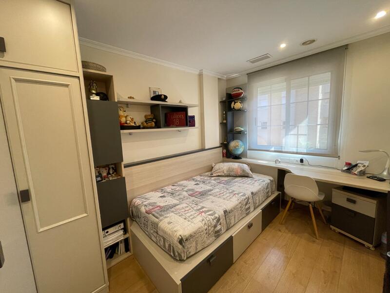 4 bedroom Townhouse for sale