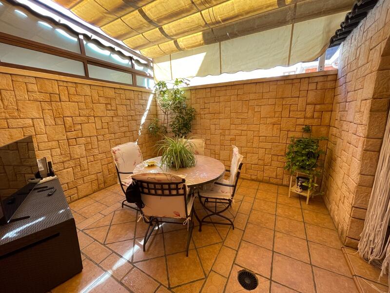 4 bedroom Townhouse for sale