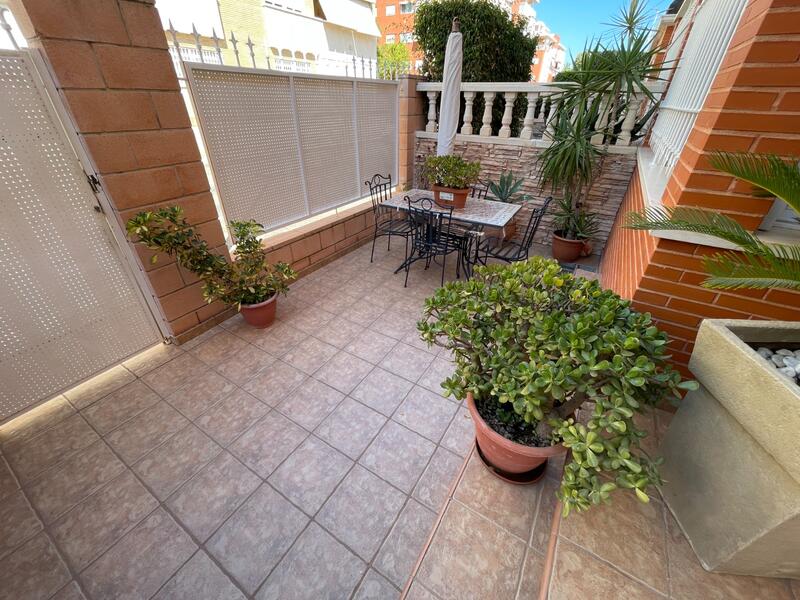 4 bedroom Townhouse for sale