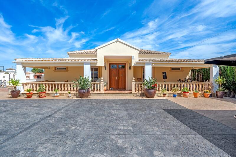 6 bedroom Country House for sale