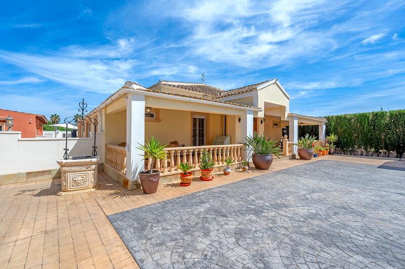 6 bedroom Country House for sale