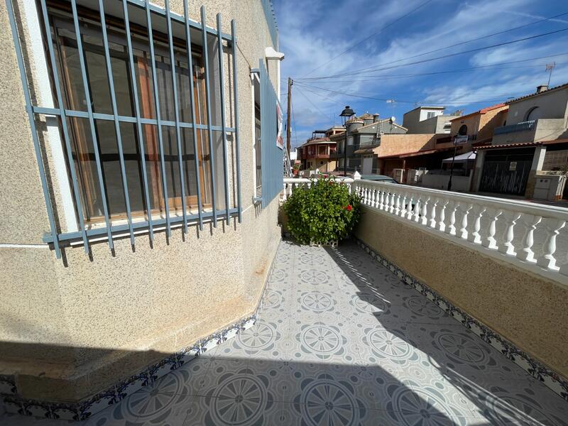 4 bedroom Townhouse for sale