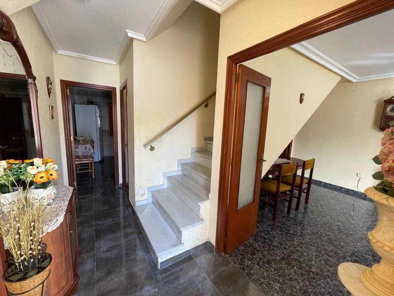 4 bedroom Townhouse for sale