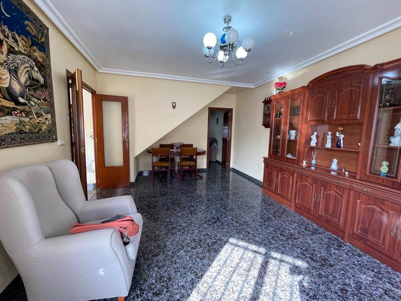 4 bedroom Townhouse for sale