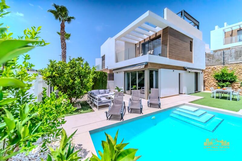 3 спальная комната вилла продается