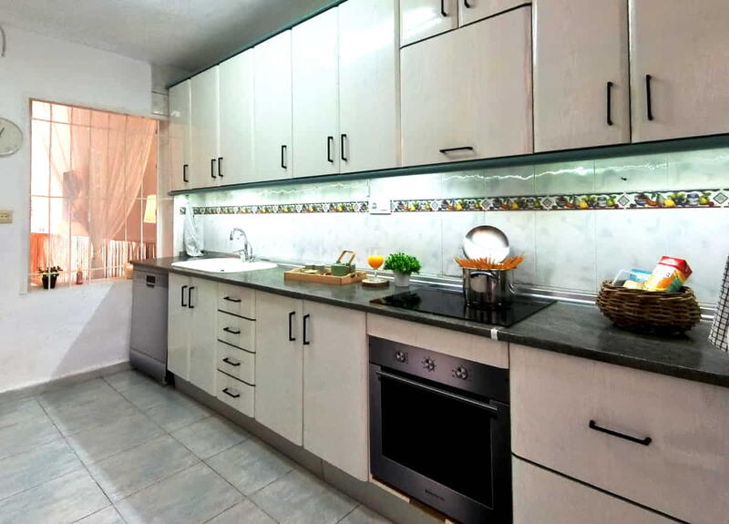 4 bedroom Townhouse for sale