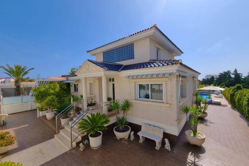 5 bedroom Villa for sale