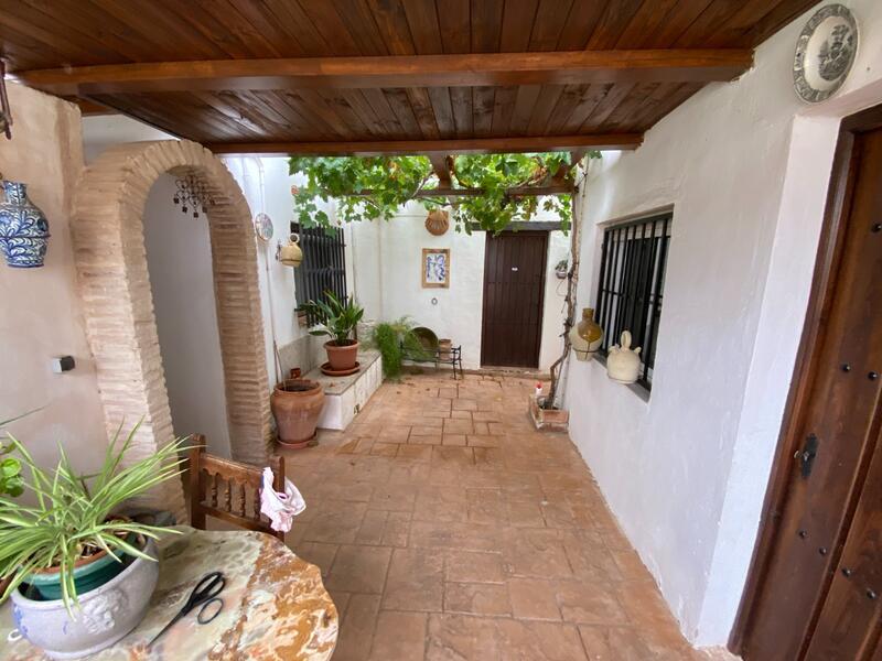 8 bedroom Villa for sale