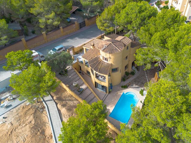 Villa en venta en Villamartin, Alicante