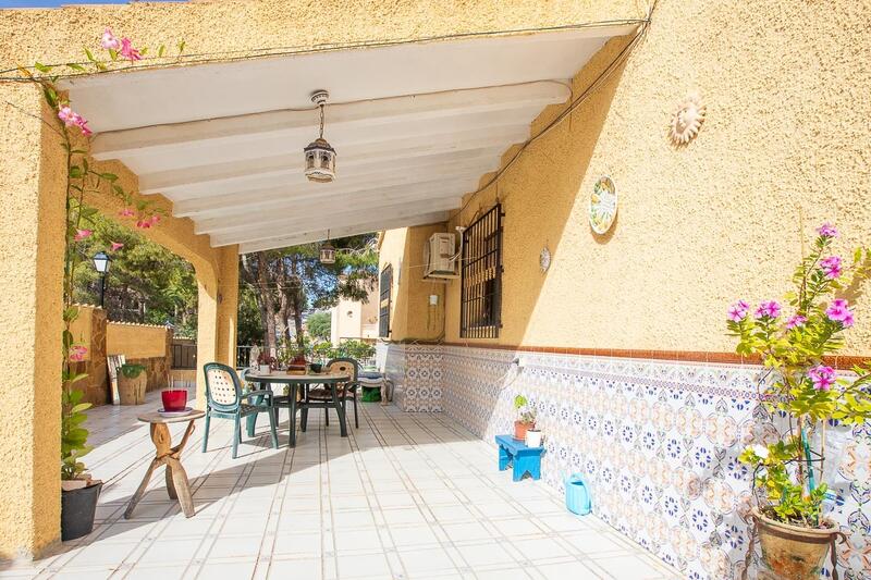6 bedroom Villa for sale