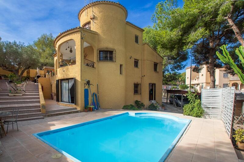 6 bedroom Villa for sale