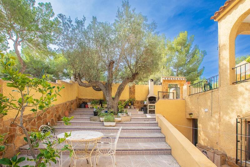 6 bedroom Villa for sale