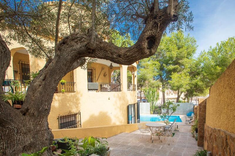 6 bedroom Villa for sale