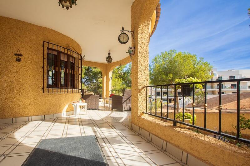 6 bedroom Villa for sale