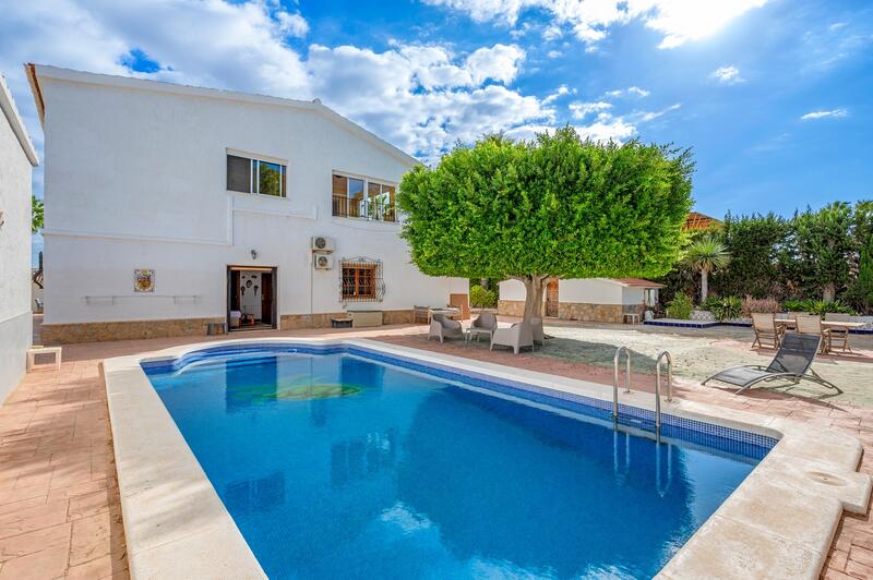 6 Schlafzimmer Villa zu verkaufen