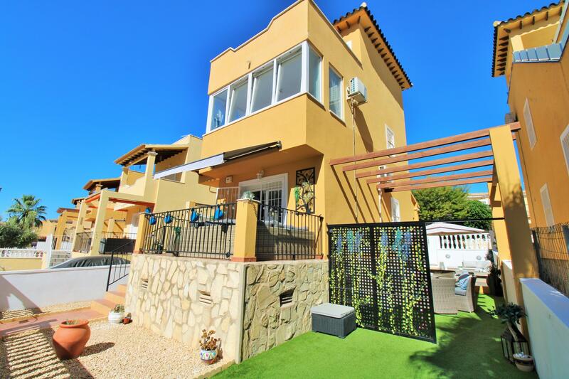 Villa à vendre dans Villamartin, Alicante