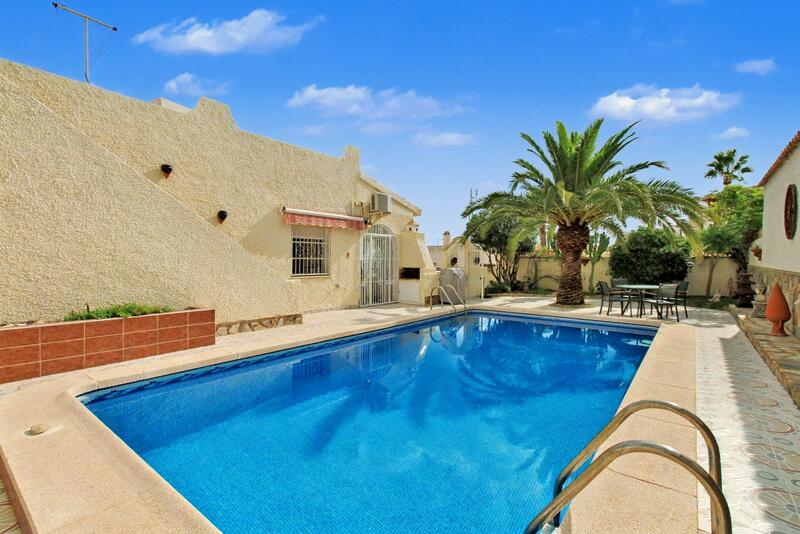 Villa Te koop in Villamartin, Alicante