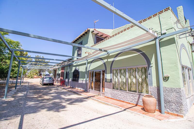 6 bedroom Country House for sale 6 bedroom Country House for sale