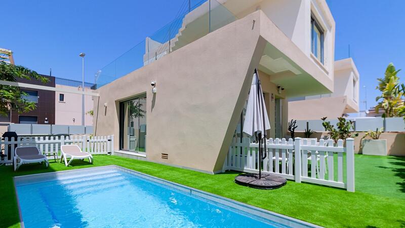 вилла продается в Pilar de la Horadada, Alicante