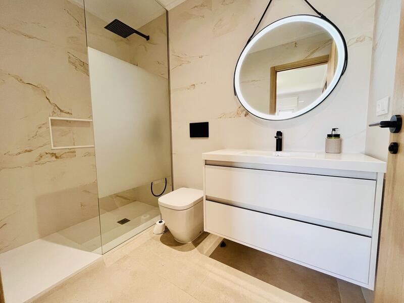 3 chambre Local Commercial à vendre