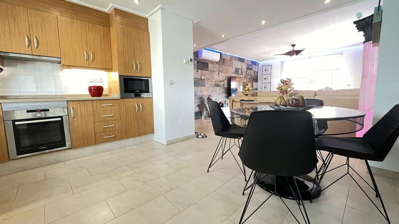 3 спальная комната Коммерческая недвижимость продается